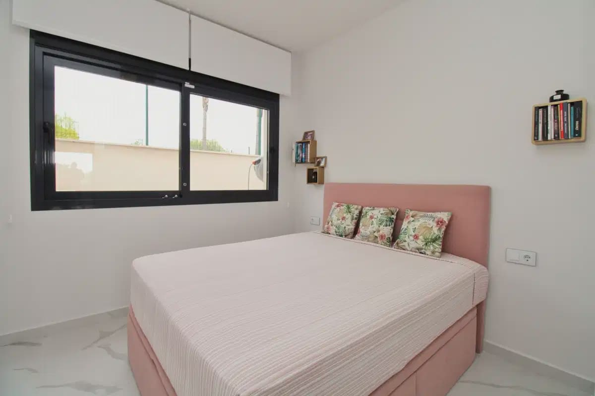 2 bedroom Apartment for sale in San Miguel de Salinas - € 329,900 (Ref: 9841265)