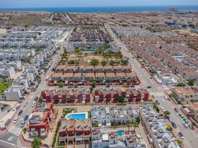 3 chambre Maison de Ville à vendre à Aguas Nuevas, Torrevieja avec piscine - 319 900 € (Ref: 9841271)