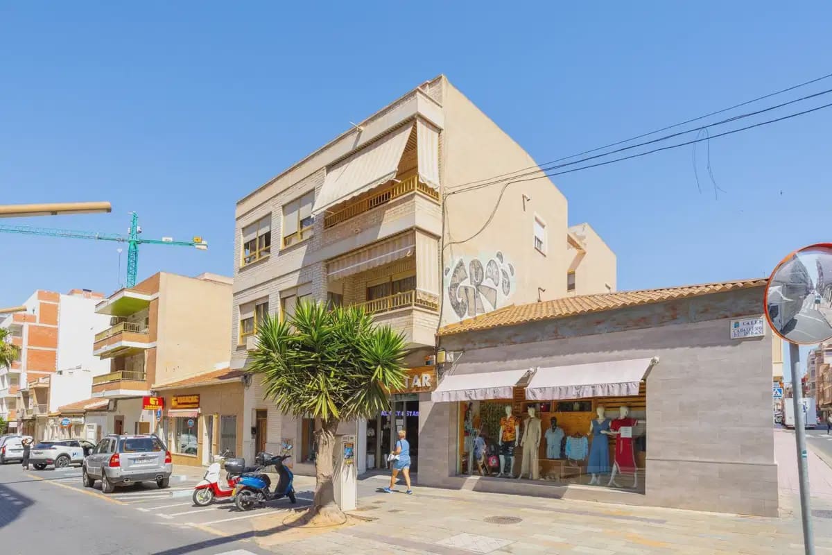 Apartamento de 4 habitaciones en Torrevieja en venta - 319.000 € (Ref: 9841273)