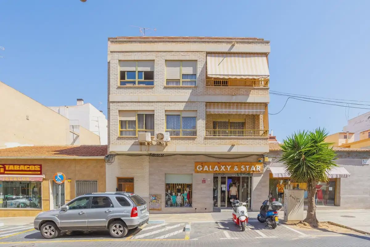Apartamento de 4 habitaciones en Torrevieja en venta - 319.000 € (Ref: 9841273)