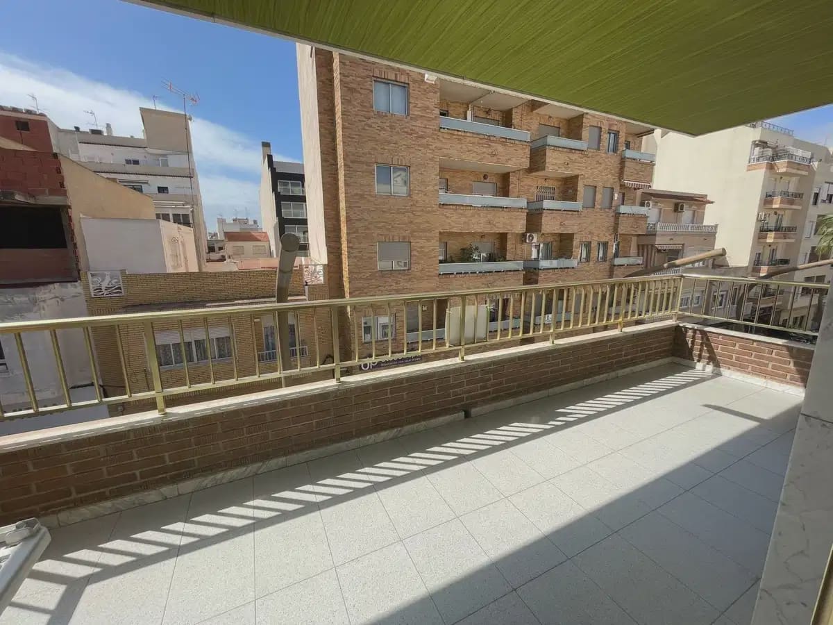 Apartamento de 4 habitaciones en Torrevieja en venta - 319.000 € (Ref: 9841273)