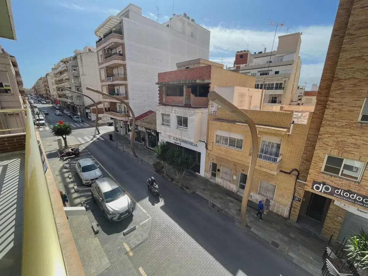 Apartamento de 4 habitaciones en Torrevieja en venta - 319.000 € (Ref: 9841273)