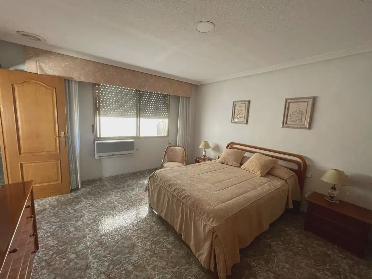 Apartamento de 4 habitaciones en Torrevieja en venta - 319.000 € (Ref: 9841273)