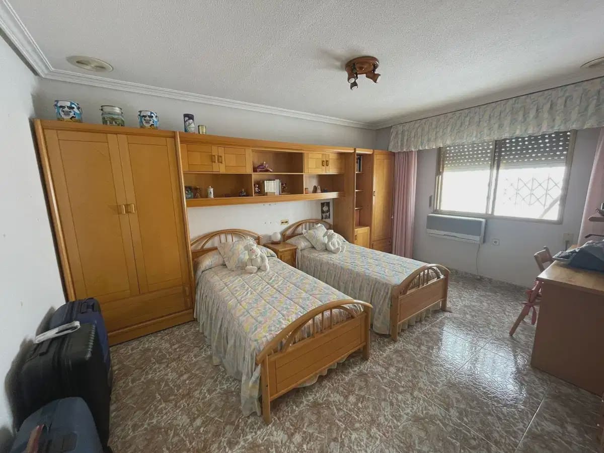 Apartamento de 4 habitaciones en Torrevieja en venta - 319.000 € (Ref: 9841273)