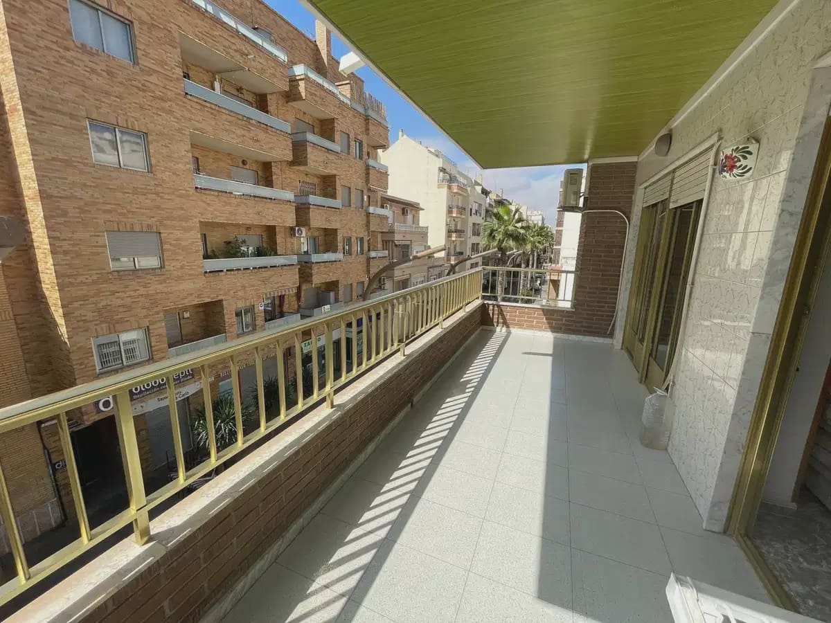 Apartamento de 4 habitaciones en Torrevieja en venta - 319.000 € (Ref: 9841273)