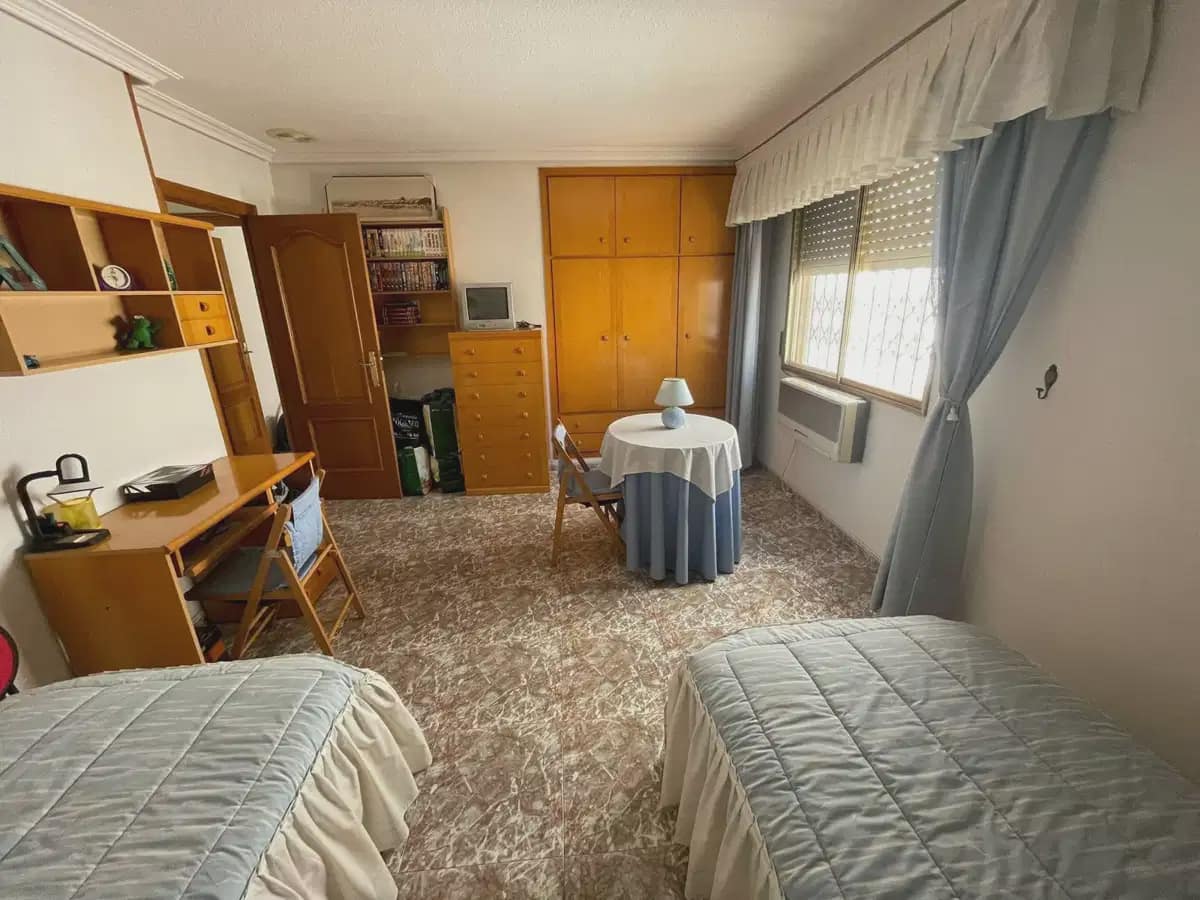 Apartamento de 4 habitaciones en Torrevieja en venta - 319.000 € (Ref: 9841273)