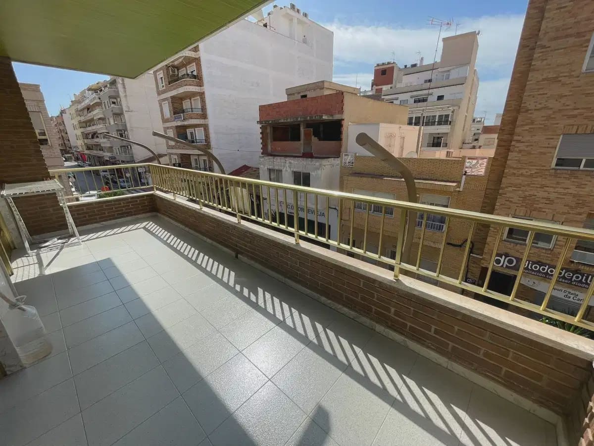 Apartamento de 4 habitaciones en Torrevieja en venta - 319.000 € (Ref: 9841273)