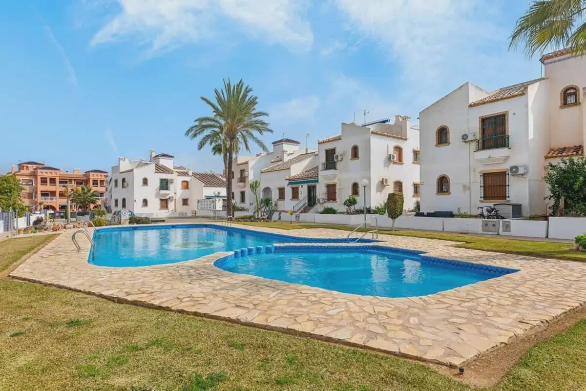 2 bedroom Apartment for sale in Villamartin - € 339,000 (Ref: 9841277)