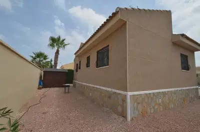 Chalet de 3 habitaciones en Benijófar en venta con piscina garaje - 325.000 € (Ref: 9841284)