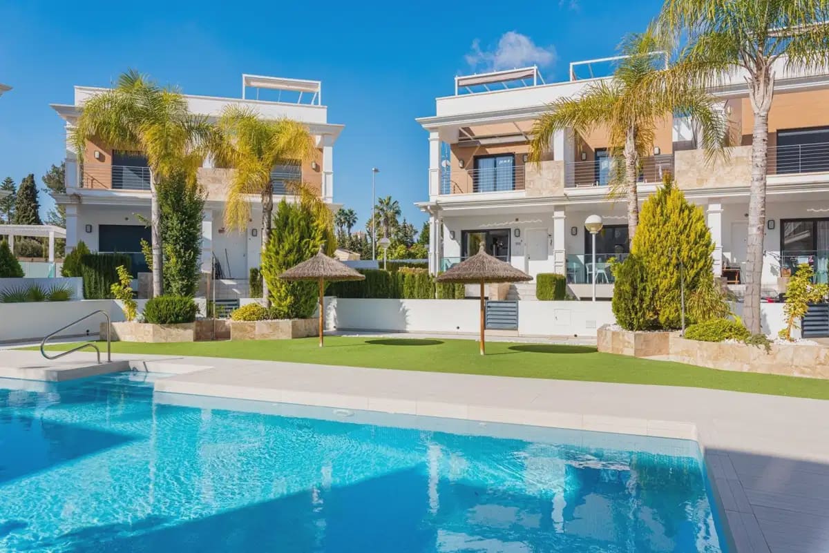 3 bedroom Semi-detached Villa for sale in Rojales with pool - € 325,000 (Ref: 9841290)
