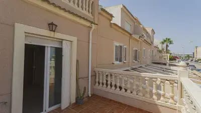 3 soveværelse Semi-Rækkehus til salg i Dehesa de Campoamor med swimmingpool - € 310.000 (Ref: 9841305)