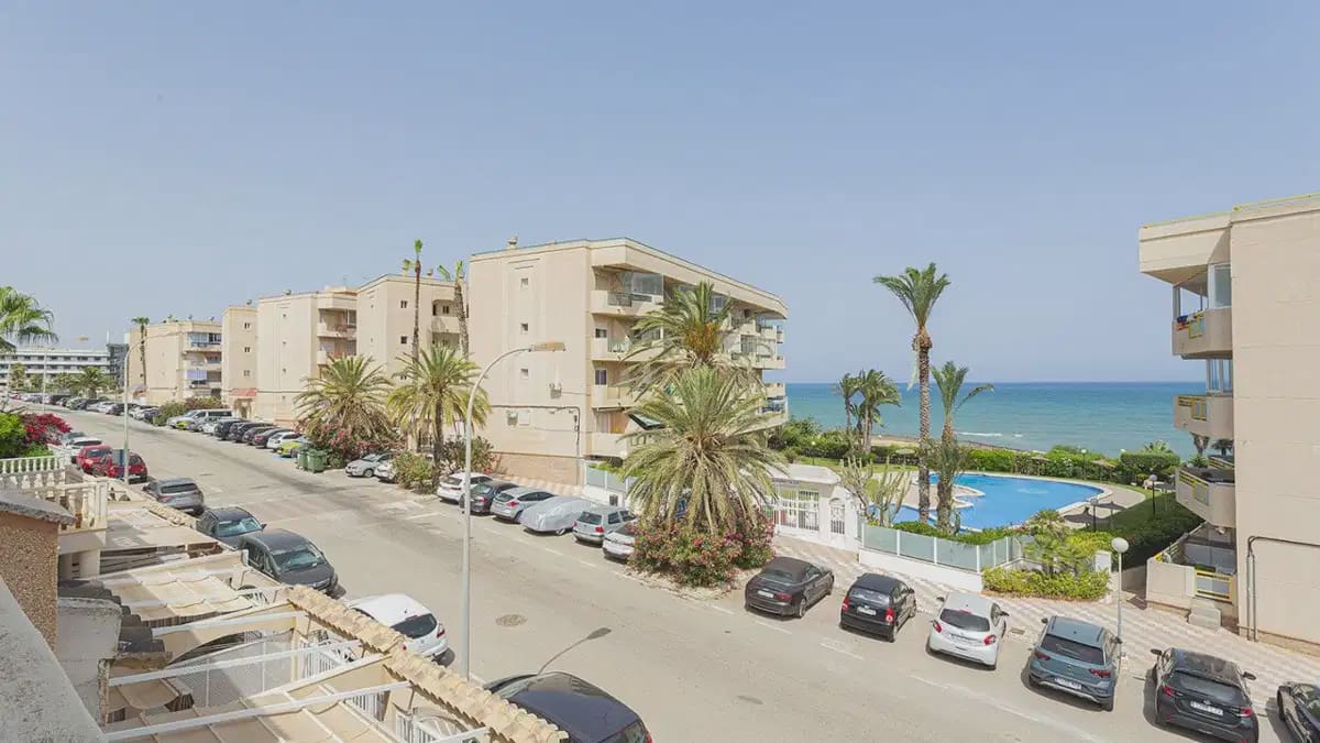 3 soveværelse Semi-Rækkehus til salg i Dehesa de Campoamor med swimmingpool - € 310.000 (Ref: 9841305)