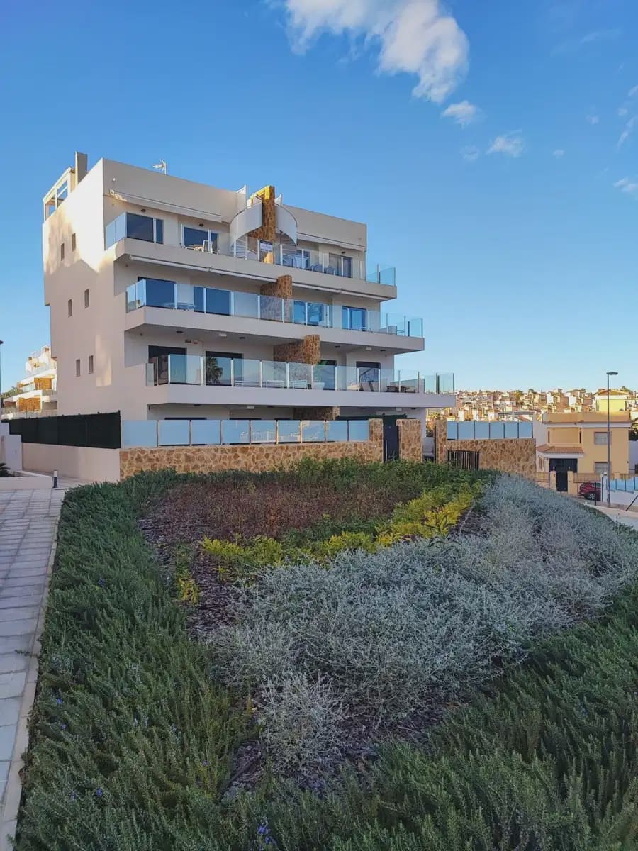 3 Zimmer Apartment zu verkaufen in Villamartin mit Pool Garage - 340.000 € (Ref: 9841307)