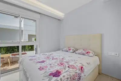 3 soveværelse Semi-Rækkehus til salg i Dona Pepa med swimmingpool - € 379.000 (Ref: 9844878)