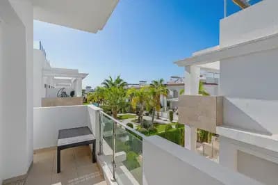 3 soveværelse Semi-Rækkehus til salg i Dona Pepa med swimmingpool - € 379.000 (Ref: 9844878)