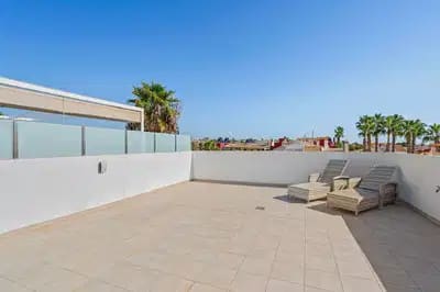 3 soveværelse Semi-Rækkehus til salg i Dona Pepa med swimmingpool - € 379.000 (Ref: 9844878)