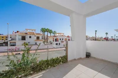 3 soveværelse Semi-Rækkehus til salg i Dona Pepa med swimmingpool - € 379.000 (Ref: 9844878)