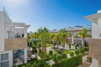 3 soveværelse Semi-Rækkehus til salg i Dona Pepa med swimmingpool - € 379.000 (Ref: 9844878)