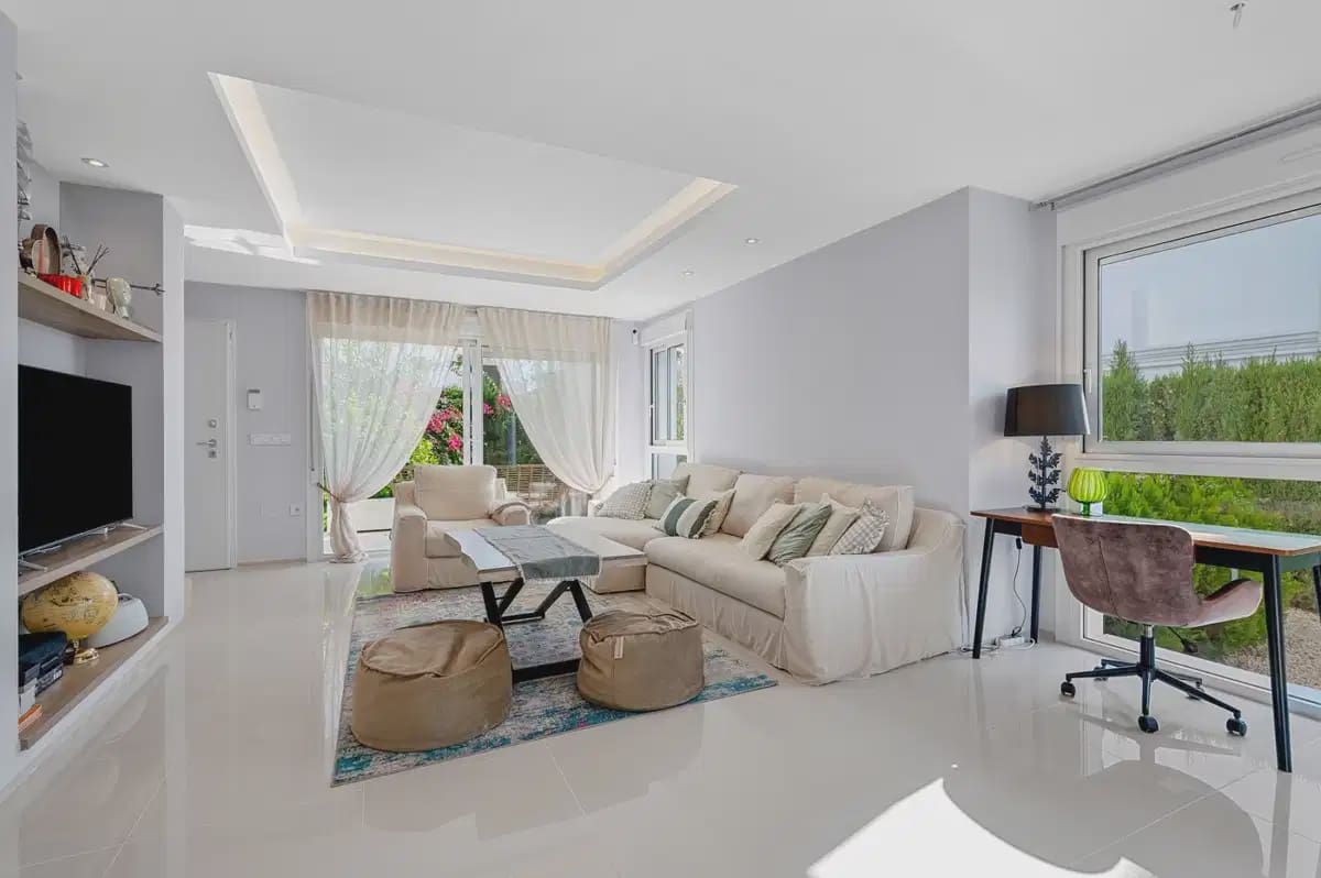 3 soveværelse Semi-Rækkehus til salg i Dona Pepa med swimmingpool - € 379.000 (Ref: 9844878)