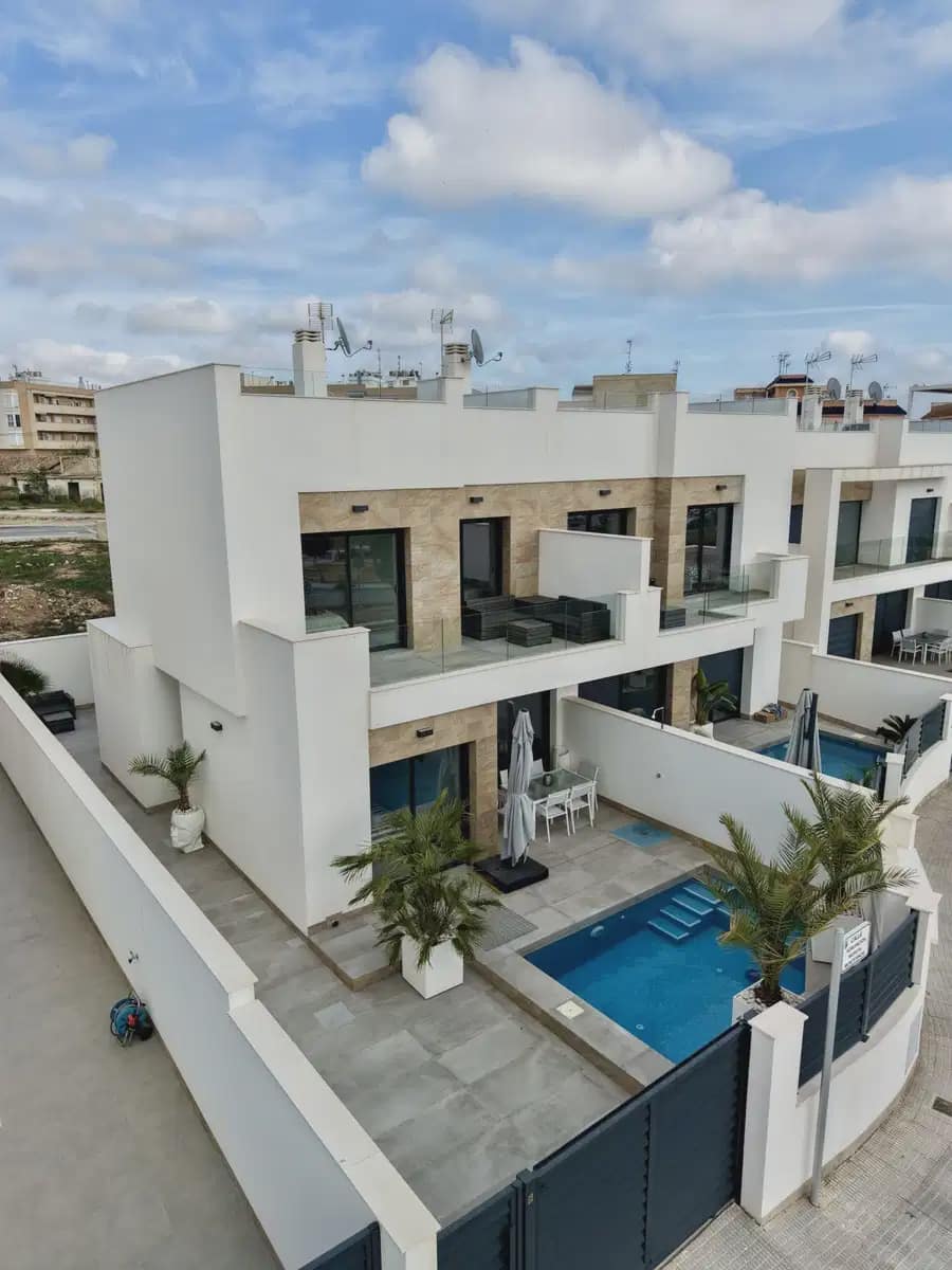 3 bedroom Villa for sale in Los Montesinos with pool garage - € 349,900 (Ref: 9844885)