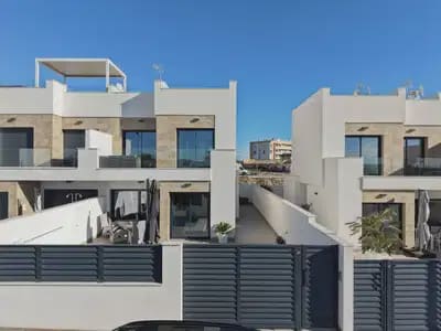 3 soveværelse Villa til salg i Los Montesinos med swimmingpool garage - € 369.900 (Ref: 9844886)