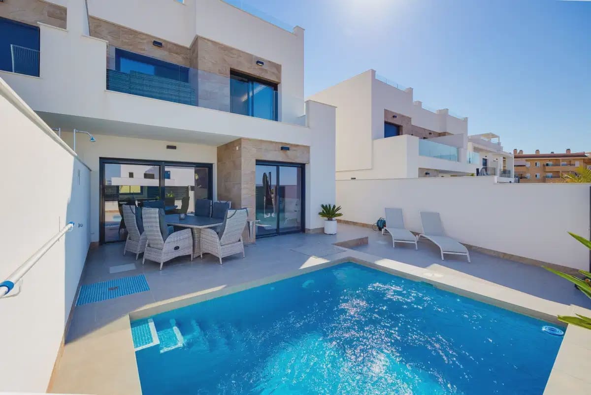 3 bedroom Villa for sale in Los Montesinos with pool garage - € 369,900 (Ref: 9844886)