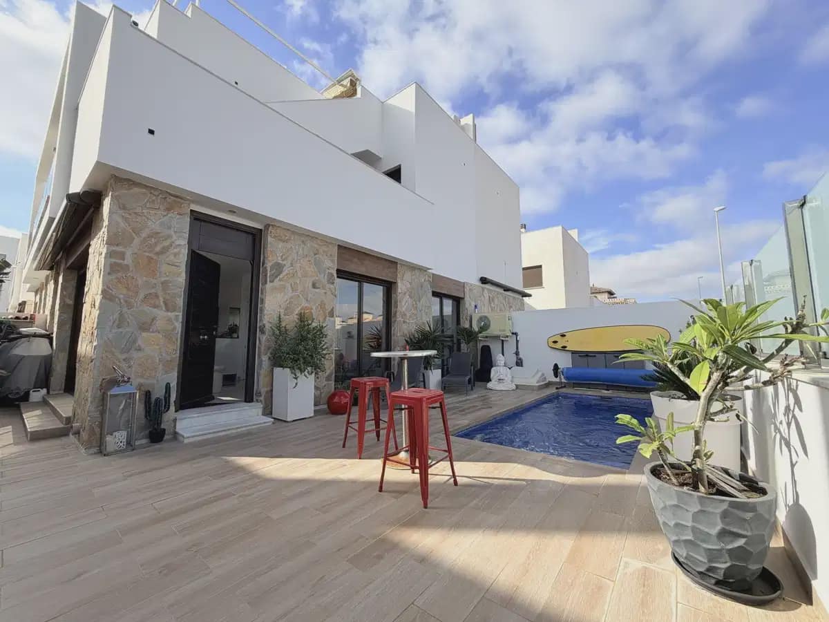 3 Zimmer Villa zu verkaufen in Orihuela Costa mit Pool Garage - 349.000 € (Ref: 9844899)