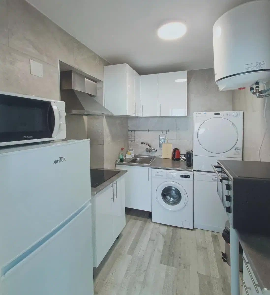 2 bedroom Beach Apartment for sale in Alicante / Alacant city with pool - € 305,000 (Ref: 9850164)