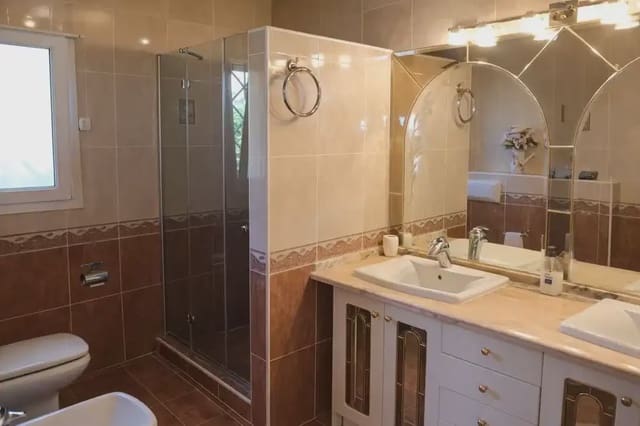 Chalet de 4 habitaciones en Casco Urbano, Teulada-Moraira en venta con piscina garaje - 1.500.000 € (Ref: 9854639)