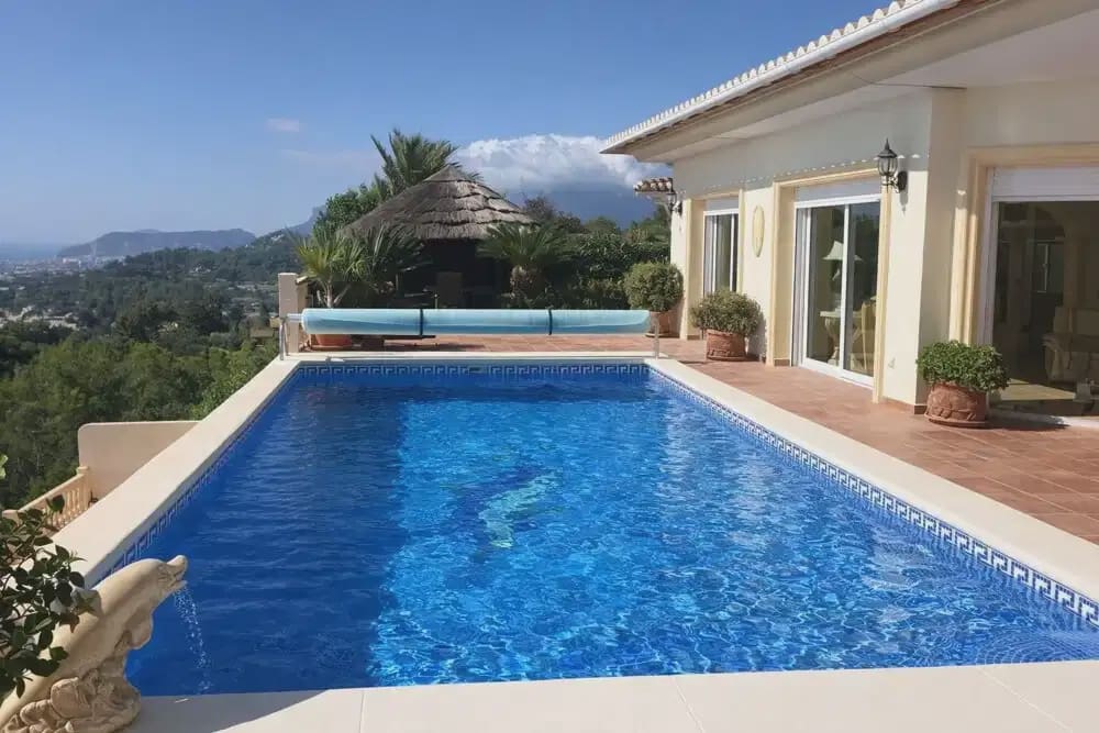 Chalet de 4 habitaciones en Moraira en venta con piscina garaje - 1.500.000 € (Ref: 9854639)