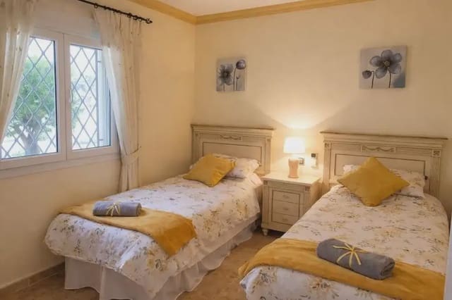 Chalet de 4 habitaciones en Casco Urbano, Teulada-Moraira en venta con piscina garaje - 1.500.000 € (Ref: 9854639)