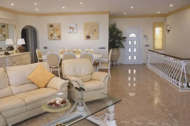 Chalet de 4 habitaciones en Casco Urbano, Teulada-Moraira en venta con piscina garaje - 1.500.000 € (Ref: 9854639)