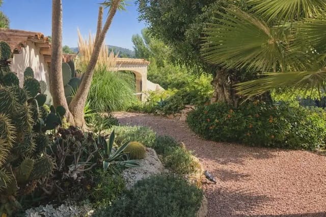 Chalet de 4 habitaciones en Casco Urbano, Teulada-Moraira en venta con piscina garaje - 1.500.000 € (Ref: 9854639)