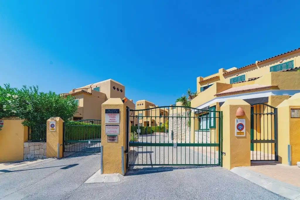 3 makuuhuone Omakotitalo myytävänä paikassa Finestrat - 339 000 € (Ref: 9864045)
