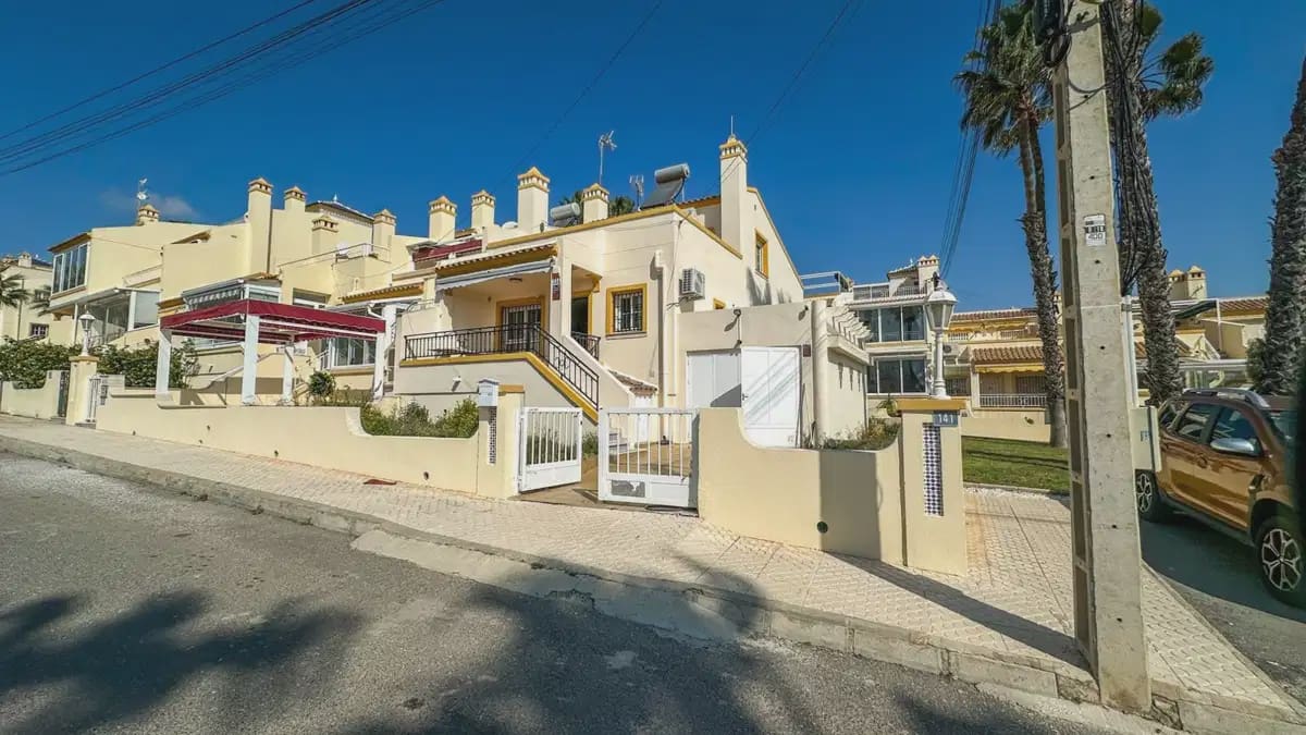 3 soverom Hus til salgs i Villamartin med svømmebasseng - € 319 000 (Ref: 9870584)
