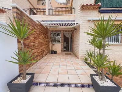 3 soverom Kjedet enebolig til salgs i Pilar de la Horadada - € 369 000 (Ref: 9872151)