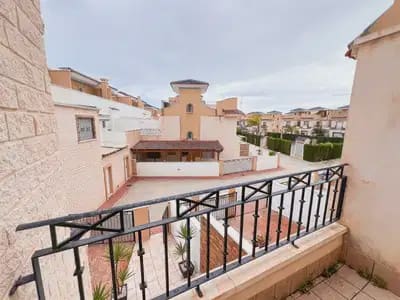 3 soverom Kjedet enebolig til salgs i Pilar de la Horadada - € 369 000 (Ref: 9872151)
