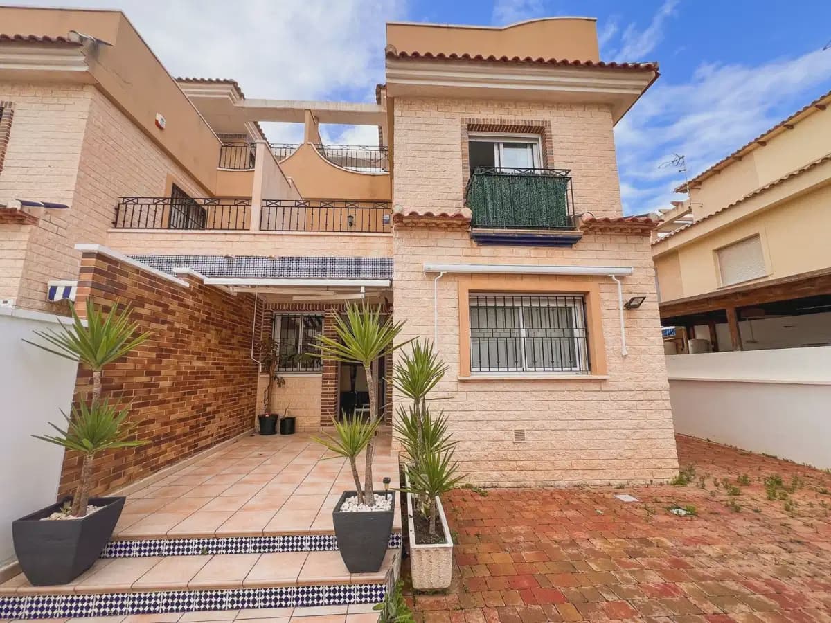 3 soverom Kjedet enebolig til salgs i Pilar de la Horadada - € 369 000 (Ref: 9872151)