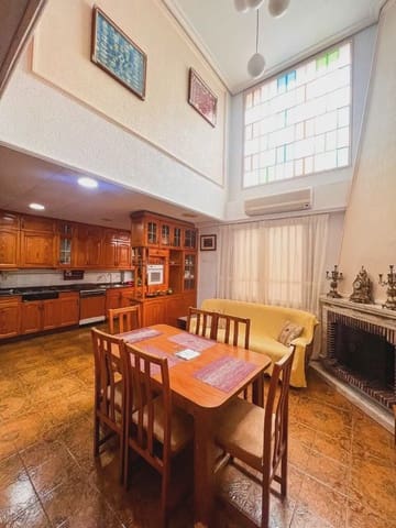 5 chambre Maison de Ville à vendre à Guardamar del Segura - 380 000 € (Ref: 9872156)