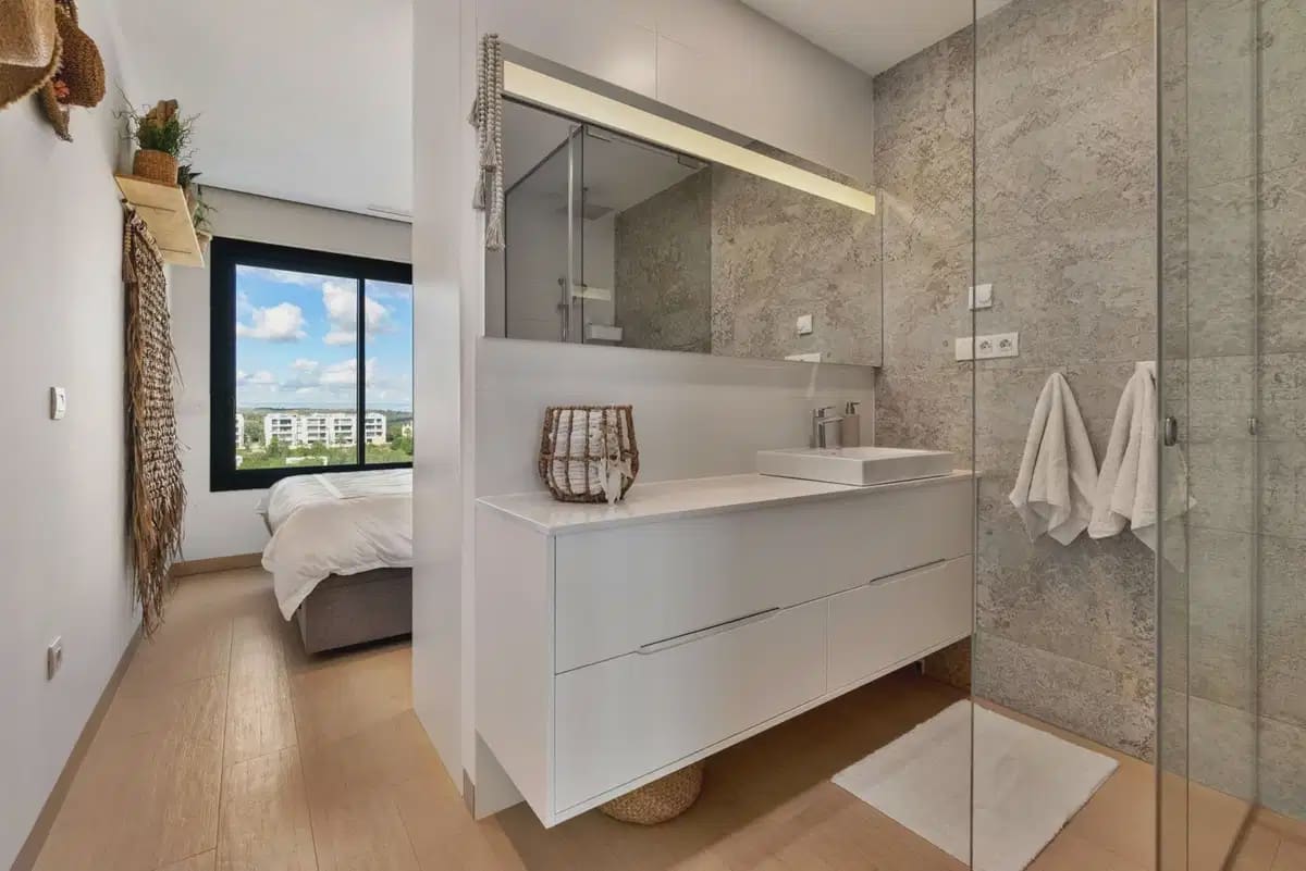 Apartamento de 2 habitaciones en Las Colinas Golf en venta con piscina - 359.000 € (Ref: 9872157)