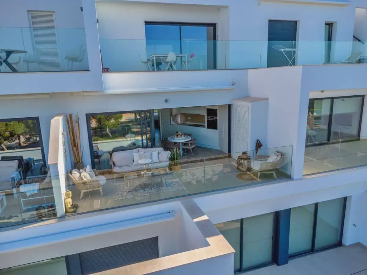 Apartamento de 2 habitaciones en Las Colinas Golf en venta con piscina - 359.000 € (Ref: 9872157)