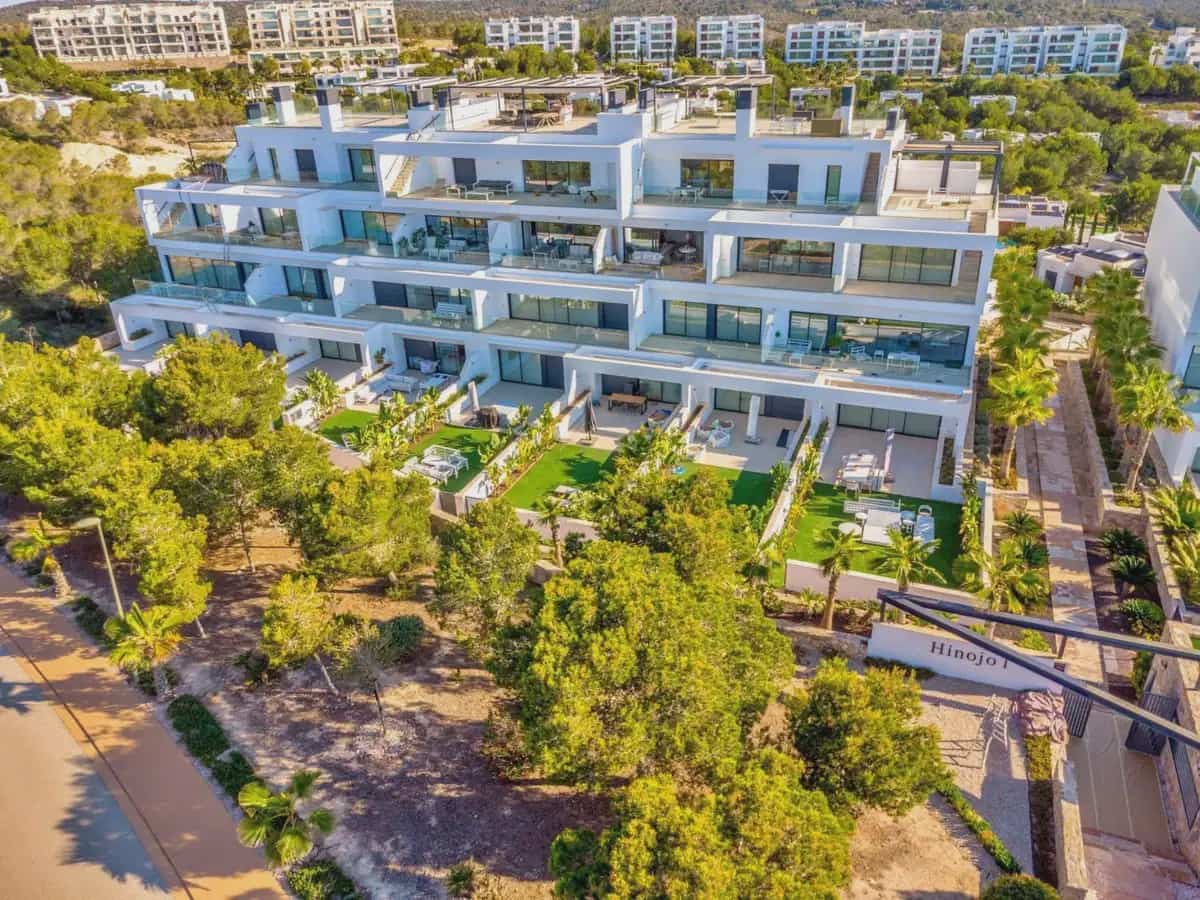 Apartamento de 2 habitaciones en Las Colinas Golf en venta con piscina - 359.000 € (Ref: 9872157)