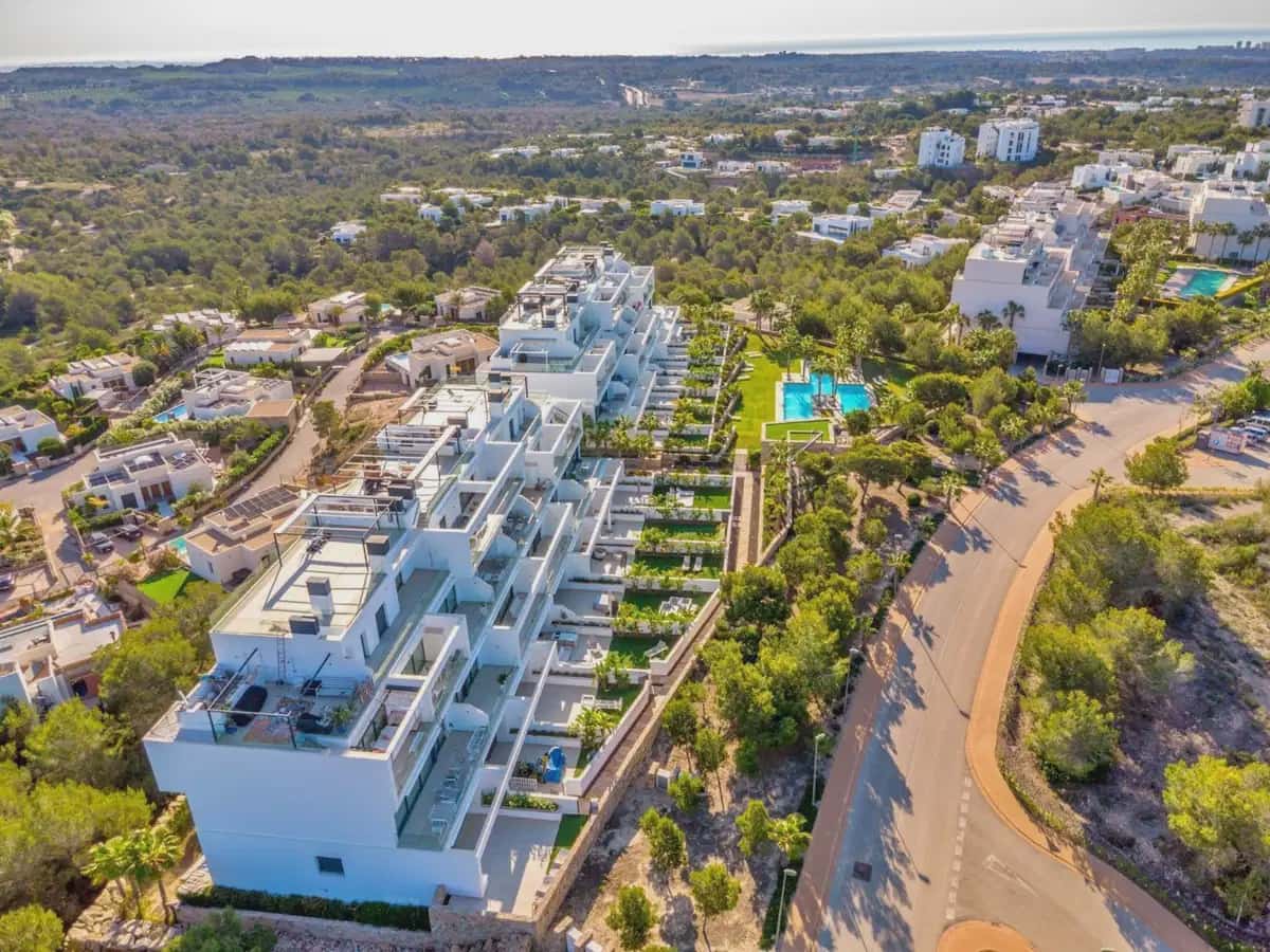 Apartamento de 2 habitaciones en Las Colinas Golf en venta con piscina - 359.000 € (Ref: 9872157)