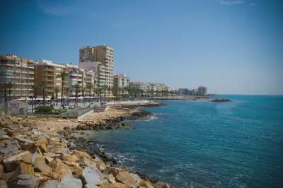 2 soveværelse Lejlighed til salg i Torrevieja med garage - € 325.000 (Ref: 9888402)