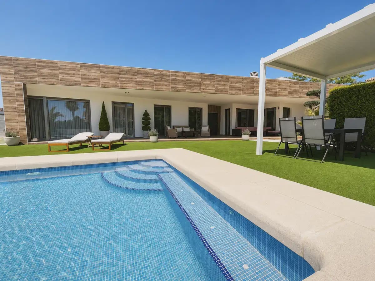 5 Zimmer Villa zu verkaufen in Santa Pola mit Pool - 1.190.000 € (Ref: 9891347)