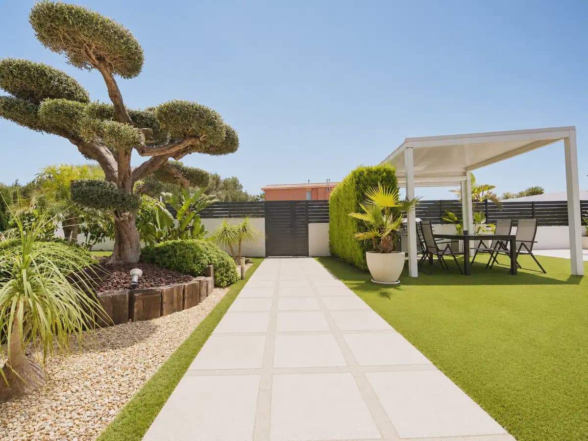 5 Zimmer Villa zu verkaufen in Santa Pola mit Pool - 1.190.000 € (Ref: 9891347)