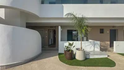 2 makuuhuone Ranta-asunto myytävänä paikassa Playa Flamenca mukana uima-altaan - 399 000 € (Ref: 9895766)