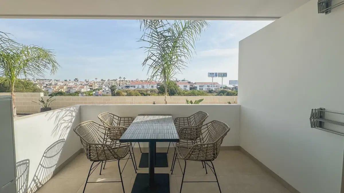 2 makuuhuone Ranta-asunto myytävänä paikassa Playa Flamenca mukana uima-altaan - 399 000 € (Ref: 9895766)