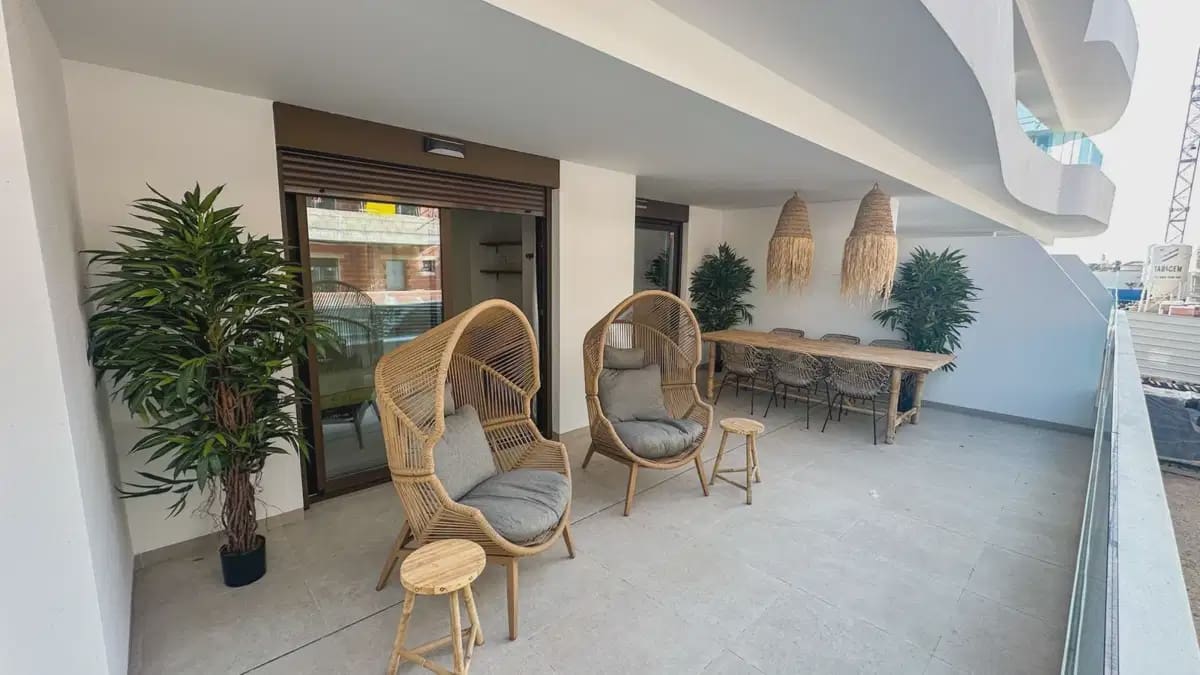 2 makuuhuone Ranta-asunto myytävänä paikassa Playa Flamenca mukana uima-altaan - 399 000 € (Ref: 9895766)
