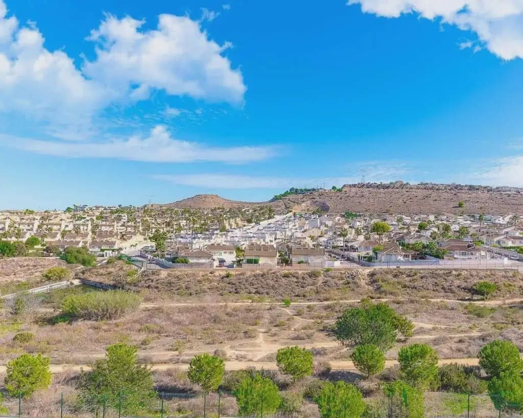 4 bedroom Villa for sale in Benijofar with garage - € 420,000 (Ref: 9897065)